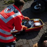 pulox Erste Hilfe Rucksack, Notfallrucksack rot, aus Plane, mit Füllung Advance mit Pulsoximeter PO-200